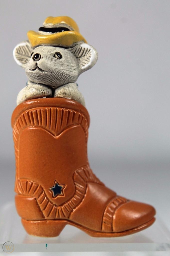 Mouse in Boot